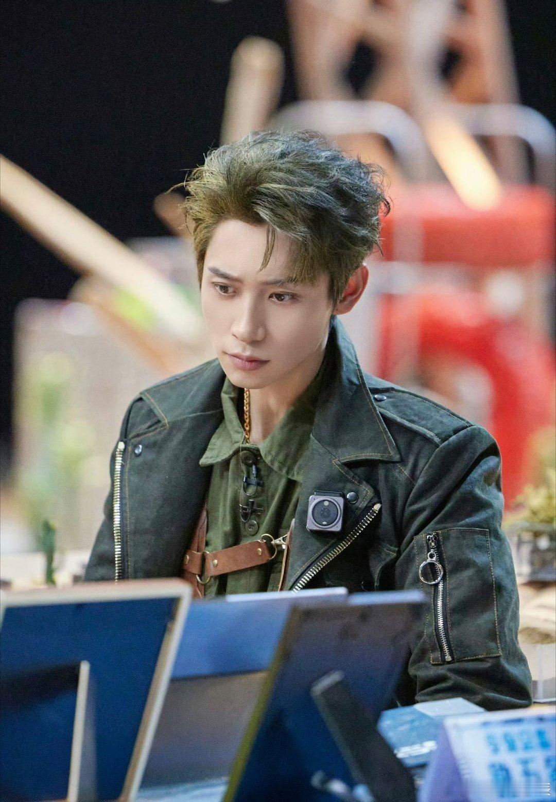 魏晨我可以自谦但你不能这么说大侦探笑不活了！魏晨自谦“我算什么东西”，被魏大勋调