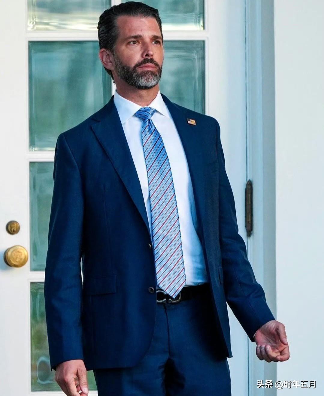 美军抓马杜罗前，有人押“即将行动”，瞬间挣四十多万美元

昨天美军在中东调动，有