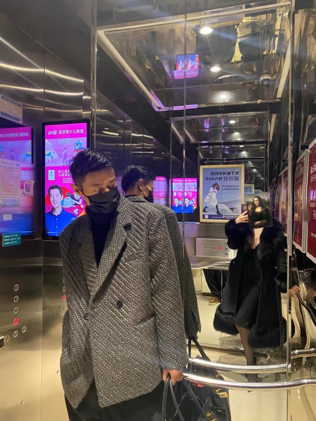 其实我老公也还蛮帅的，你们说呢