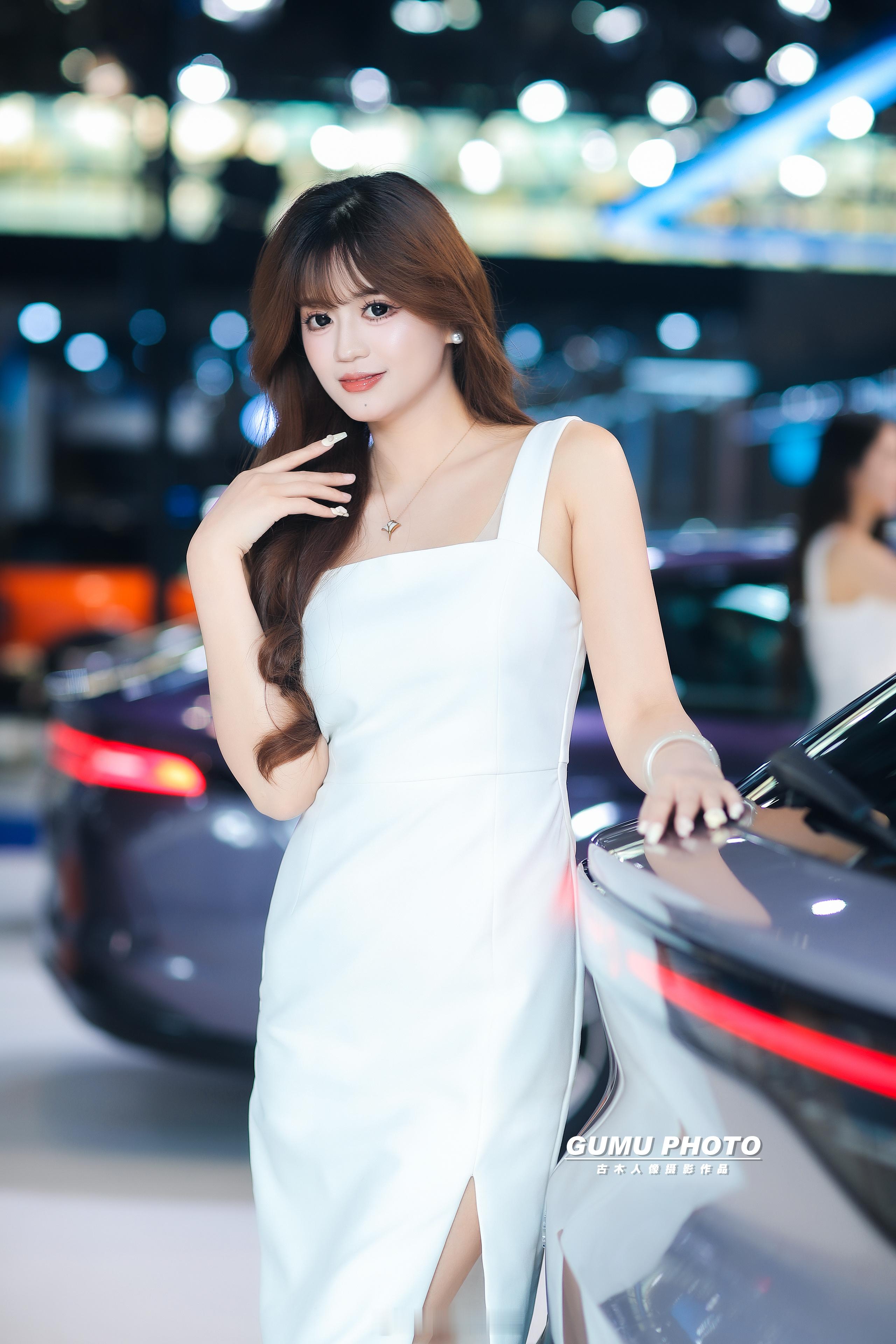 2025重庆汽车消费节长安启源展台模特小姐姐 2025重庆汽车消费节 