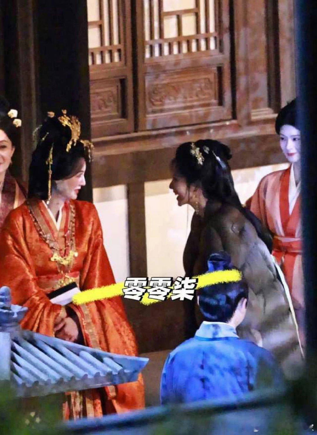 田曦薇王怡人同框 谁懂啊！嫁金钗剧组颜值天花板，田曦薇王怡人同框画面太绝了。 田