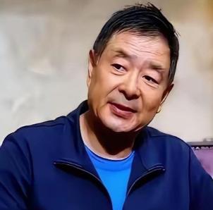 凌晨一点的北京深夜令人心酸！72岁知名老戏骨濮存昕不用护工、不靠智能设备，仅凭一