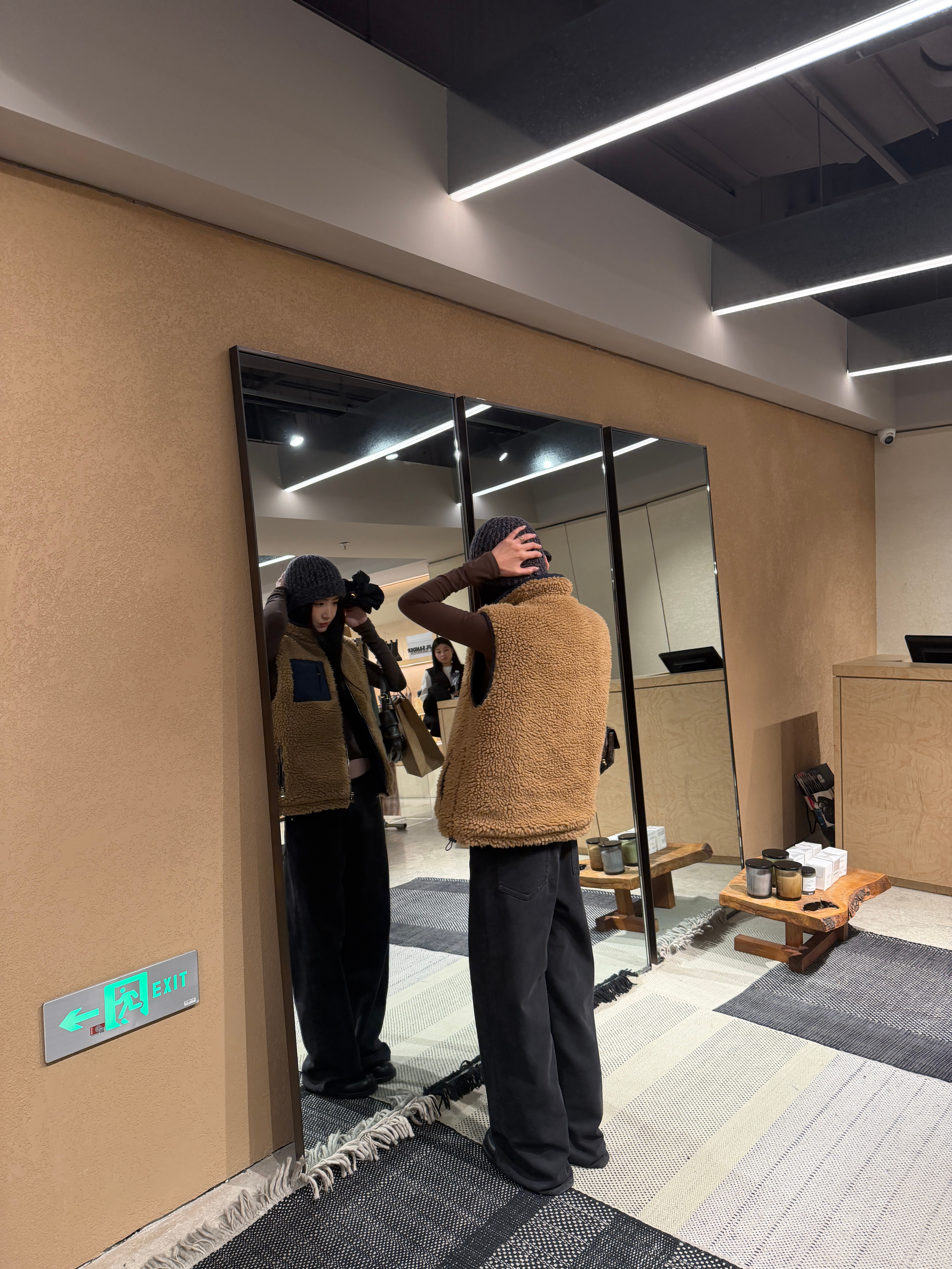 太可爱啦 等我zb 时候穿其他搭配最近我一直在穿这个马甲毛茸茸的 摸起来很舒服特