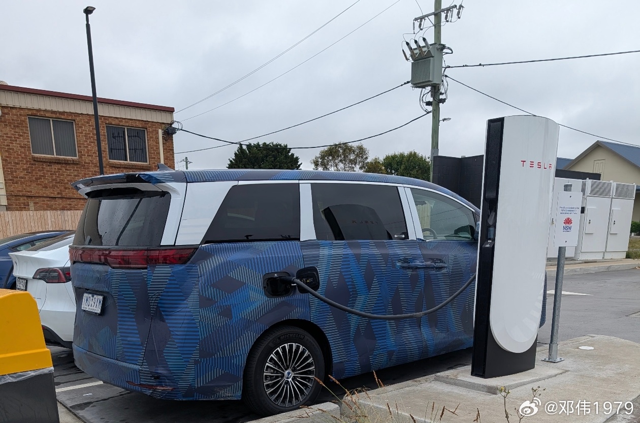 比亚迪海外 澳大利亚🇦🇺腾势D9 与特斯拉 超充……比亚迪