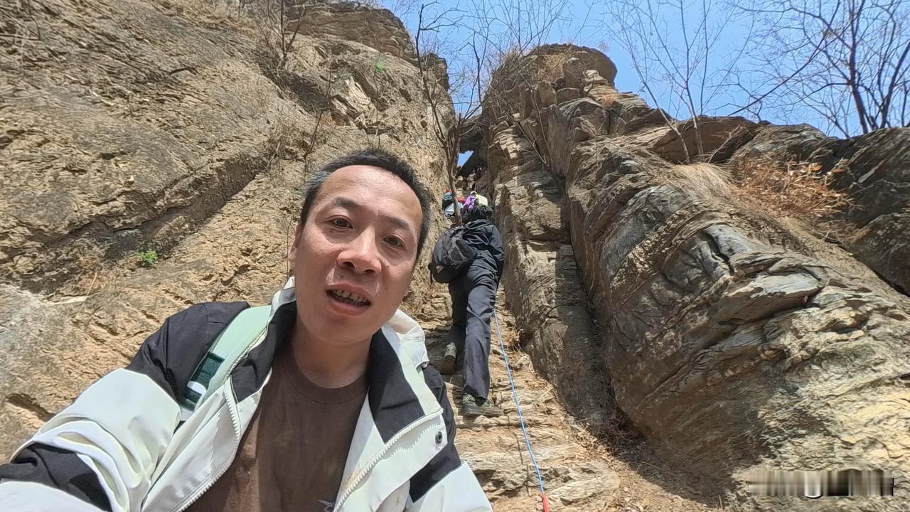周末去了房山区著名的野生景点
又是一路被拉爆的一天，确实很酸爽！
这一次我们下山