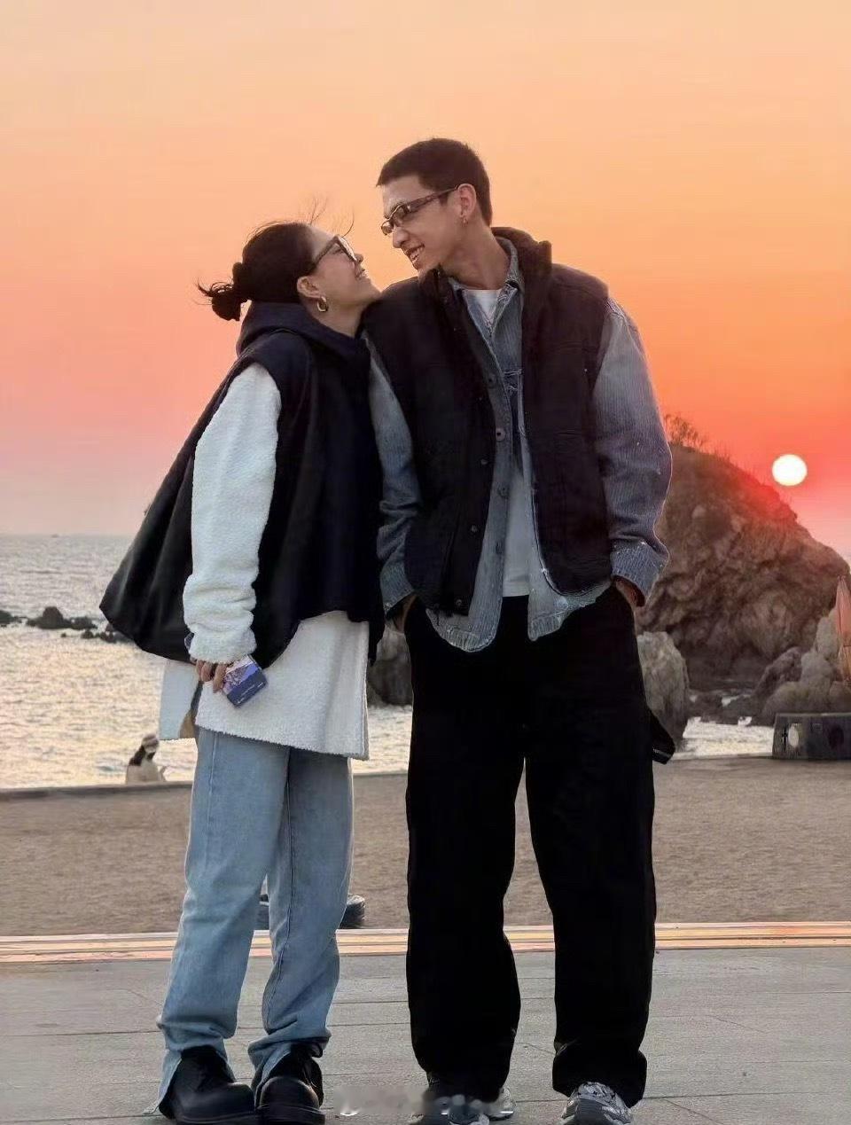 李嘉格恋情李嘉格疑似新恋情曝光！新男友仅26岁！车导最近曾回应：不后悔离婚！ 