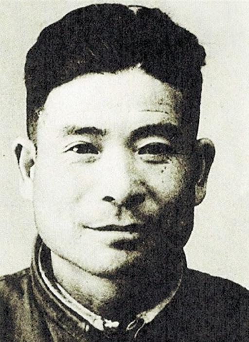 1940年5月的一天，位于枣庄火车站对面的敌特务机构里的13名特务和1名翻译离奇