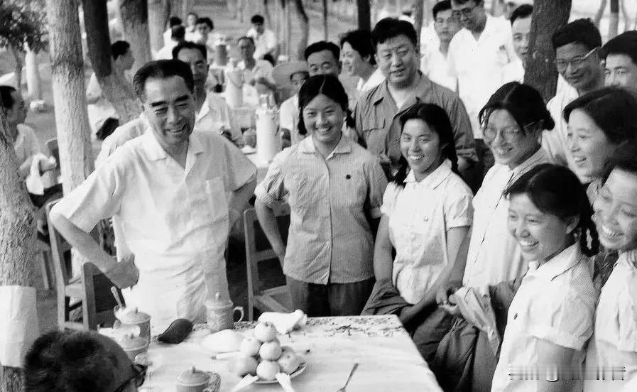 🌺🙏敬爱的周总理，致敬您的公仆本色，传承您的为民初心！“我是人民的总服务员”