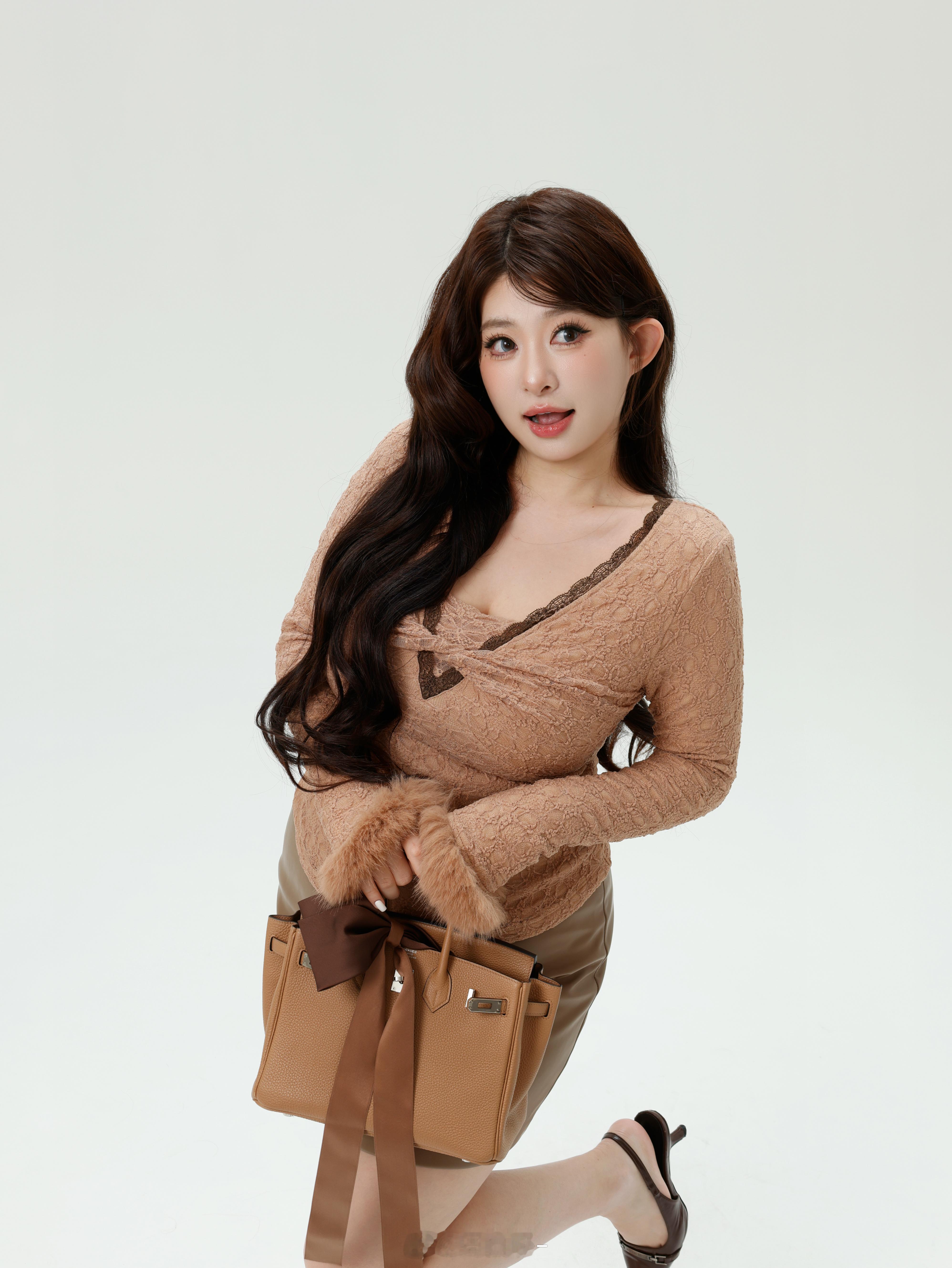 不愧是美貌爆瘦版小衫·核桃酥🍪!!!温柔的核桃酥色系的暖调滤镜🫧🫧黄皮穿也