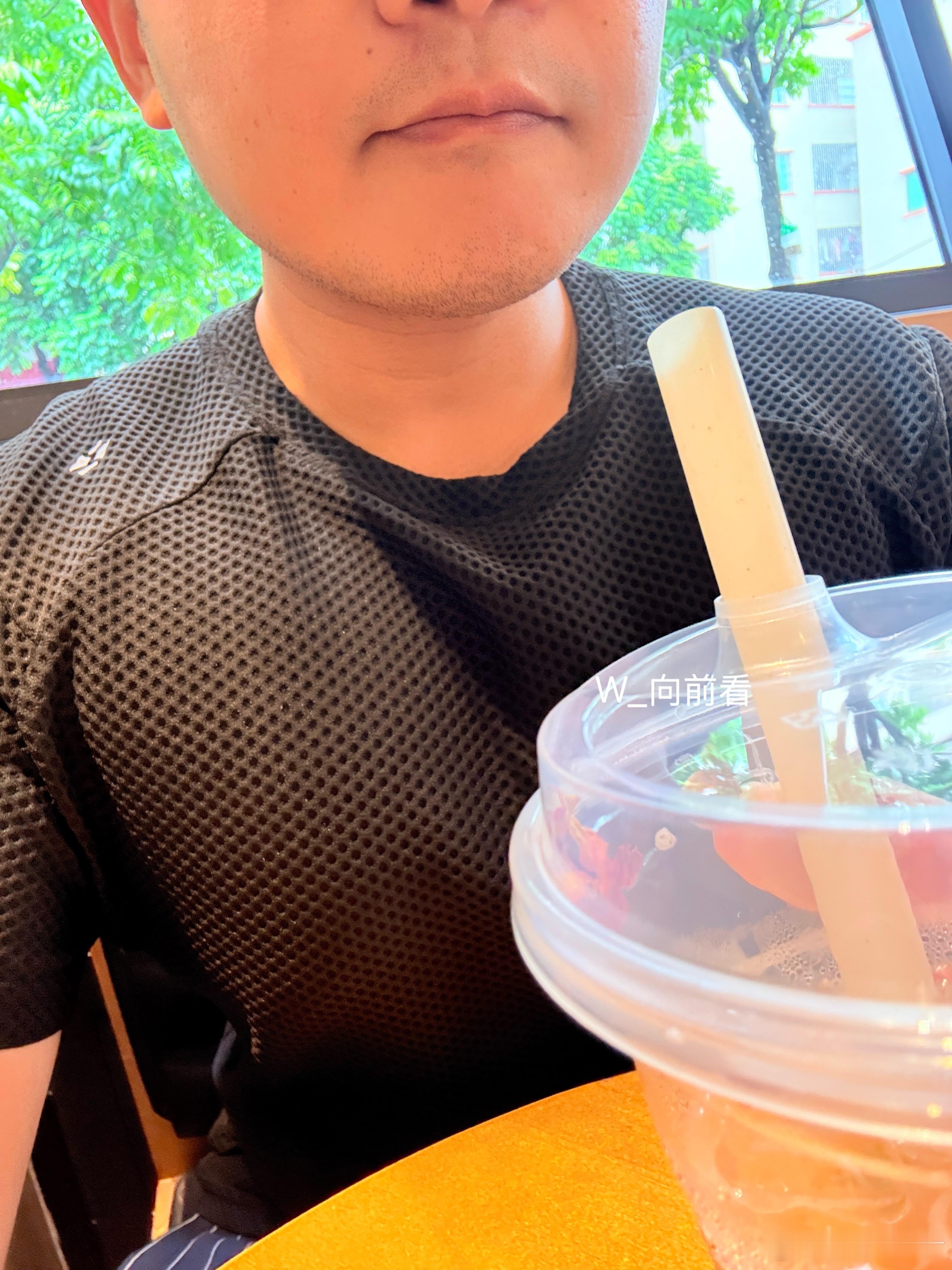 贴了药膏后，现在身上发出一股药膏味……