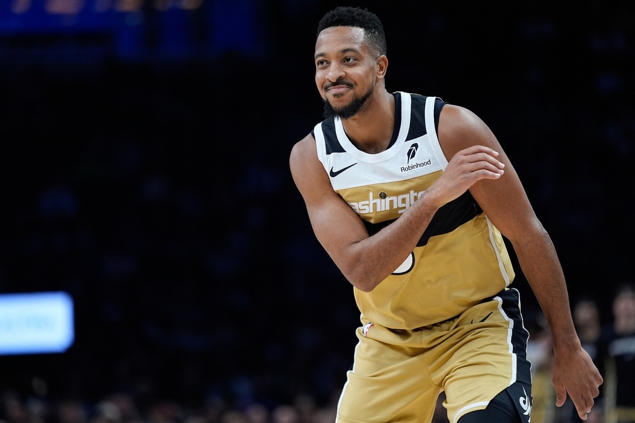 Brett Siegel报道，CJ·麦科勒姆的名字与快船联系在了一起。 联盟中一