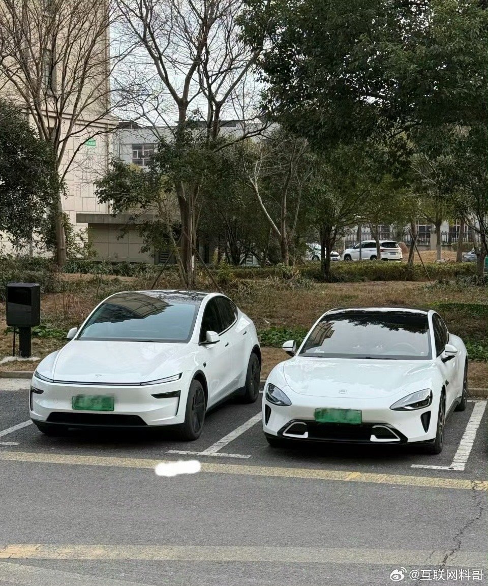 卧槽，这么一对比，发现小米汽车的颜值确实是国产汽车天花板了，远甩特斯拉几条街！小
