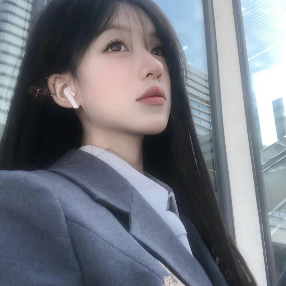 有的人喜欢你，是因为你能给他带来快乐，而有的人喜欢你，是因为你就是他的快乐。  