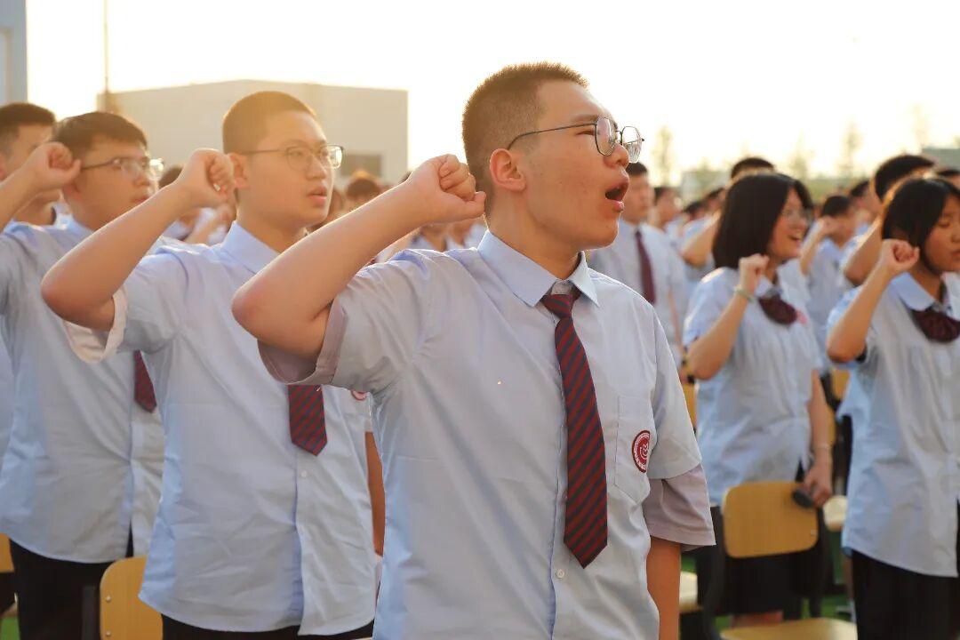 【石家庄这所中学，治愈所有家长的教育焦虑】很多石家庄家长都有一个深刻的感悟：真正