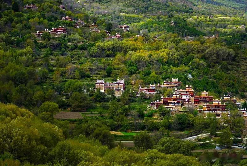 厌倦了景区人挤人，乡村原生态风景才是治愈良方！5月爆火的四川丹巴，就是藏在四川边