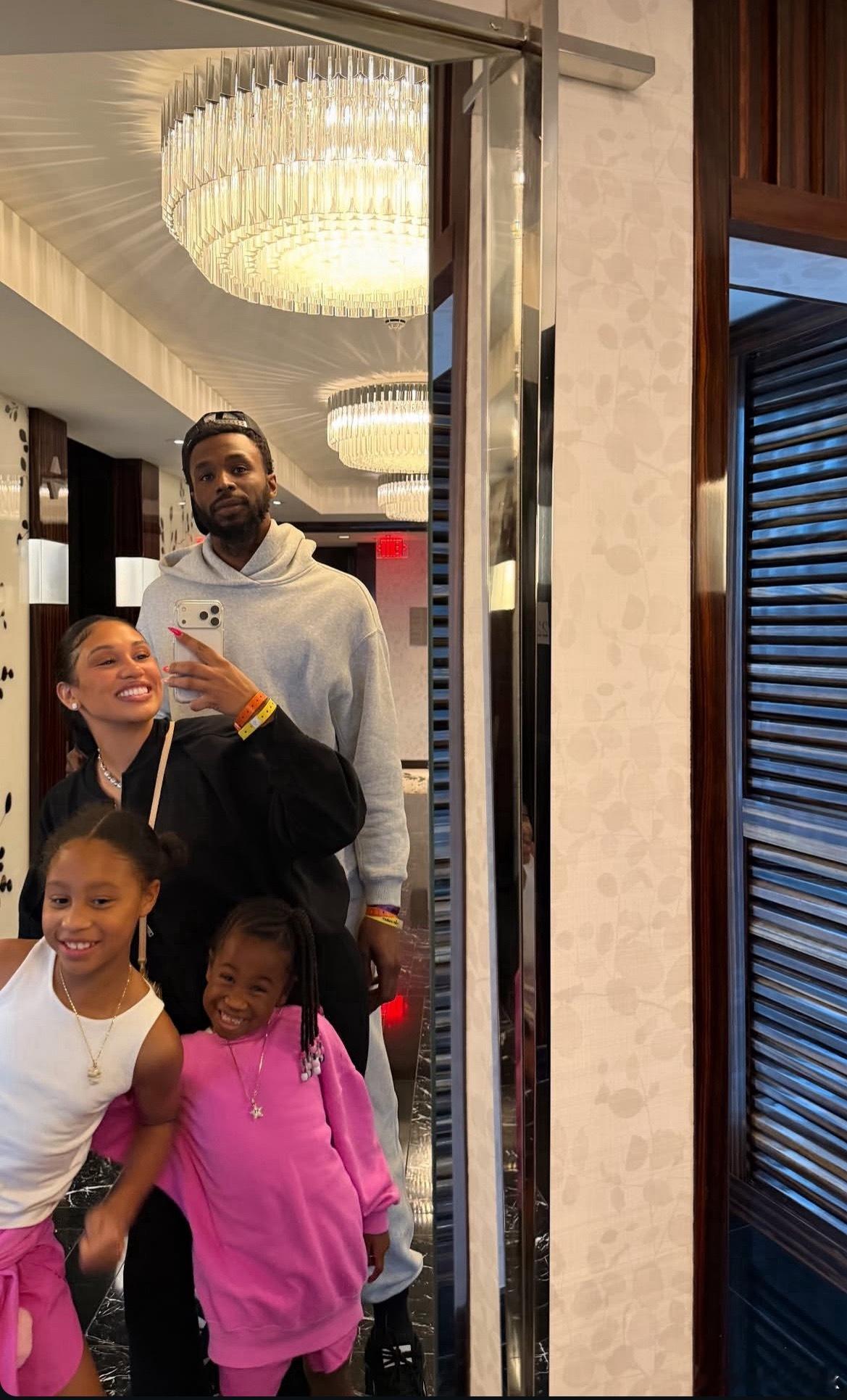 嘴哥享受假期，妥妥的女儿奴❤️nba季后赛