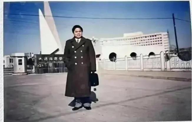 #“北极鲶鱼”爷爷被开除党籍# 

你觉得处理重吗？

大快人心，备受关注的“北