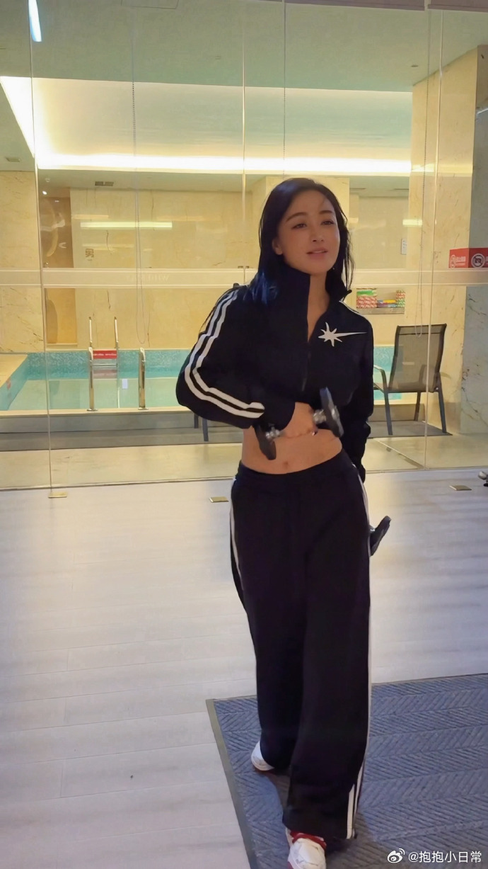 乘风初舞台直播谁懂啊，全开麦无修音的初舞台才最有看头，姐姐们敢站上这个舞台就已经