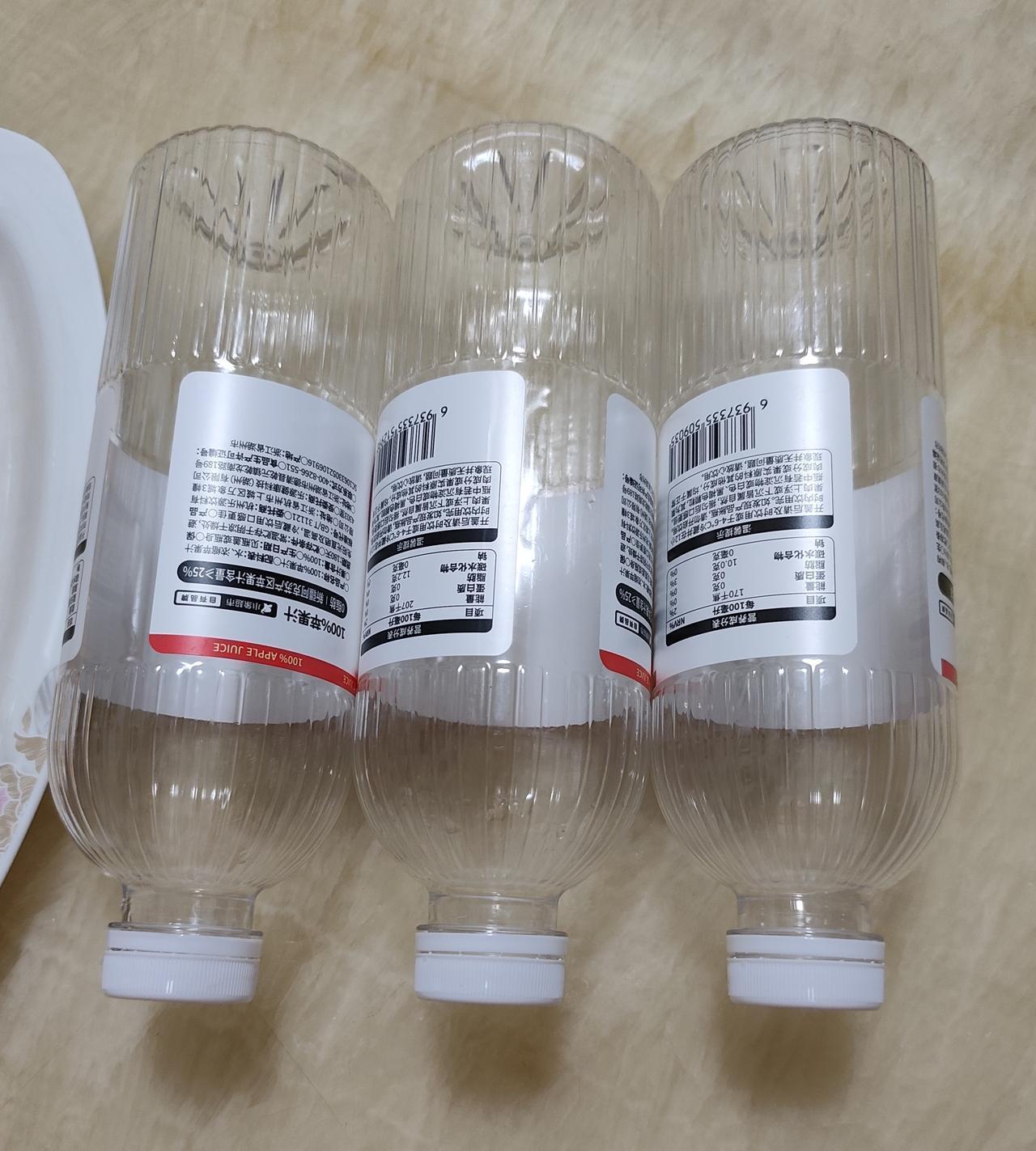 我朋友说想带孙子去看看大海，又不想带游泳圈，他看到一个视频说用塑料瓶可以做救生衣