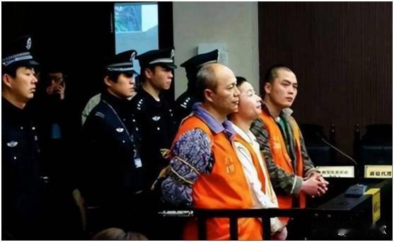 2010年，浙江温州一漂亮女警，被三名歹徒抢劫之后，又被凌辱，之后更是准备挖坑将
