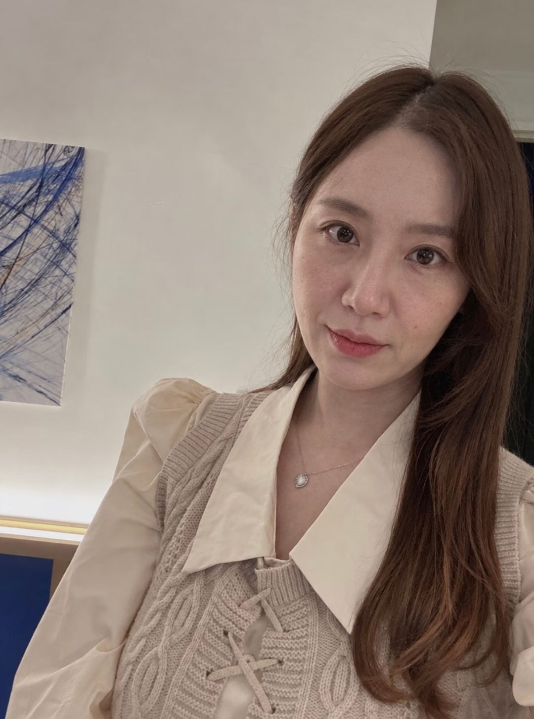 91年觉得自己不是一般的老 平时爱吃零食，感觉把腮帮子都嚼大了，穿上最新季 的秋
