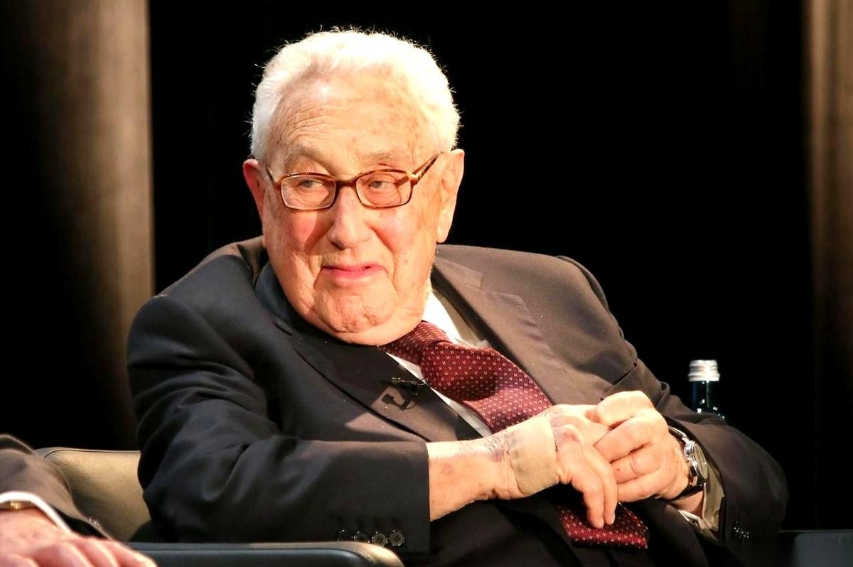 那个叫基辛格的老头，很多年前就撂下了一句话。
他说，等那场仗打起来，第一个被耗干