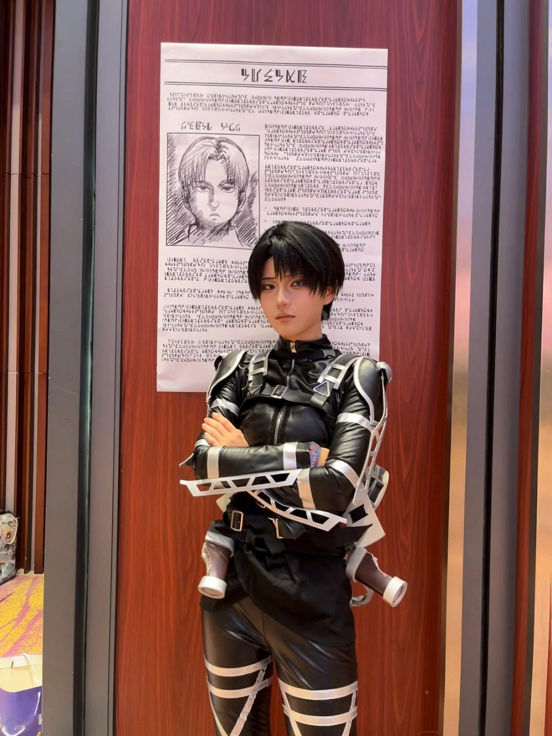 #进击的巨人[超话]##利威尔# 去完矮人only的后遗症是现在看到个后背就想踹