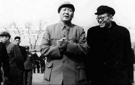 1980年，在一次座谈会上，黄克诚强调：“毛主席的功绩没人能比得上，若有谁认为比