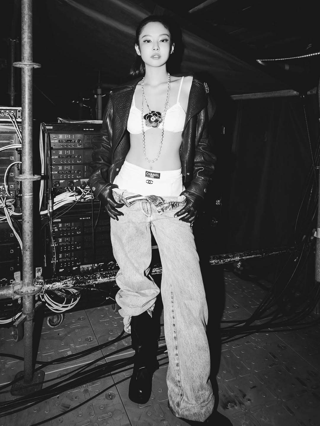 251023 Jennie更新 IG🖤“Chanel '93”卧槽要把人辣没了