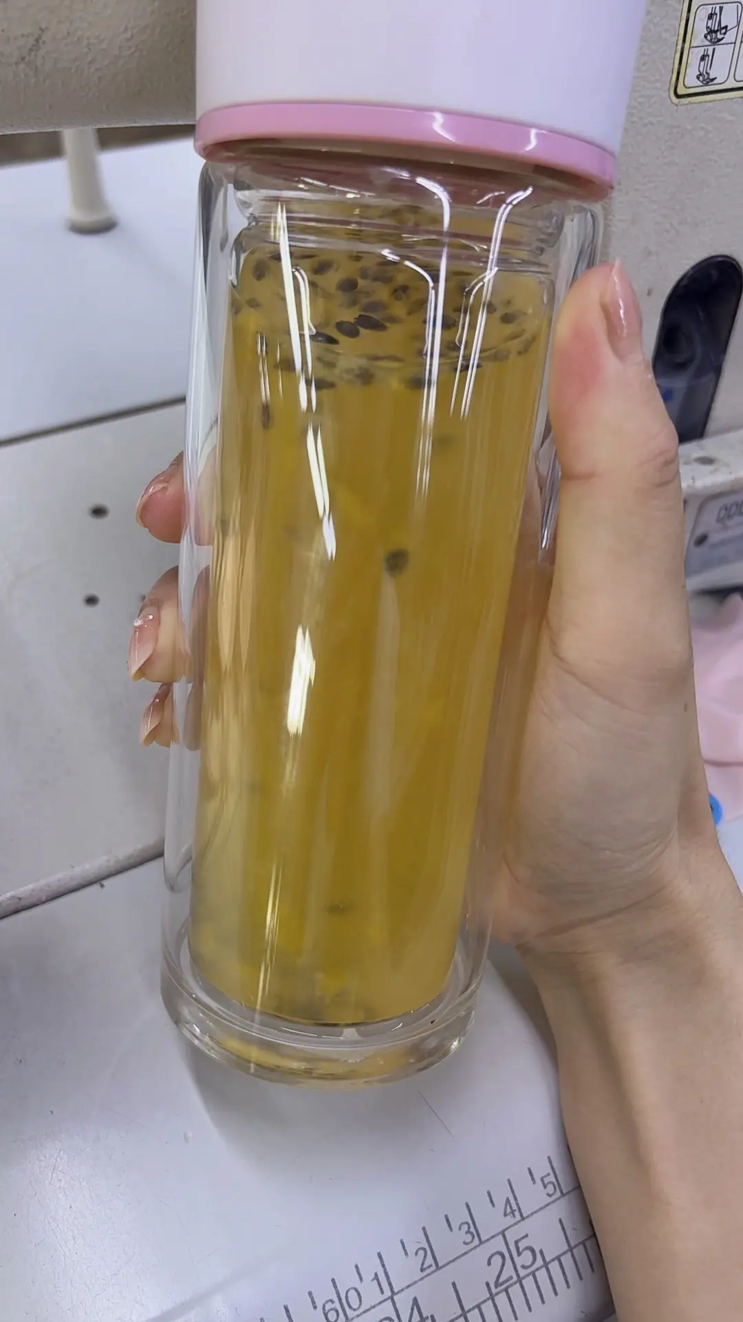 不踩人抬己，不贬低对方，这应该是基本的教养和边界，不要把别人当傻子，每...