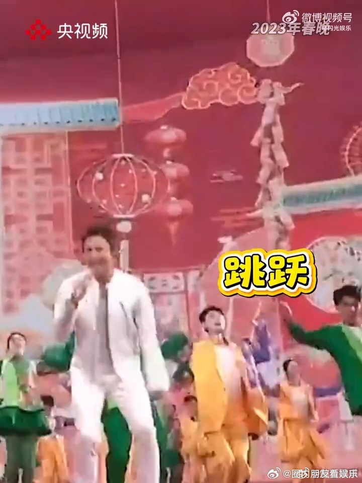谁也复刻不了邓超的超级英雄邓超的舞台就像是开盲盒荧幕里的英雄模样深入人心，独特演