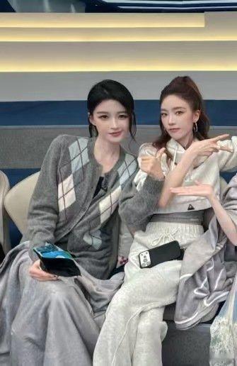 曝孙怡张月四公x秀唱指纹孙怡张月四公x秀 坐等两位姐姐的舞台！孙怡张月四公X秀合