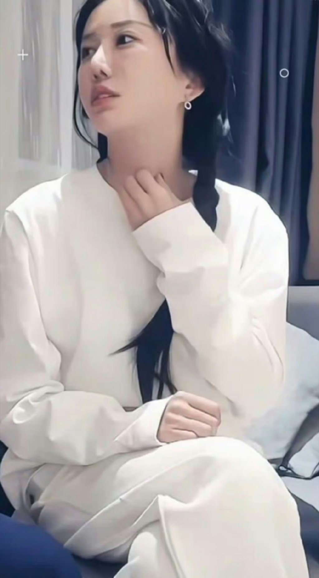 成年男人只喜欢两种女人，一种是有少女感的少妇，一种是有少妇感的少女。 ​​​