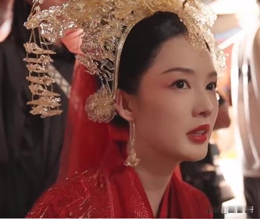 没想到，《庆余年2》里，林婉儿大婚的那顶头冠，居然是3D打印出来的工艺品，虽然听