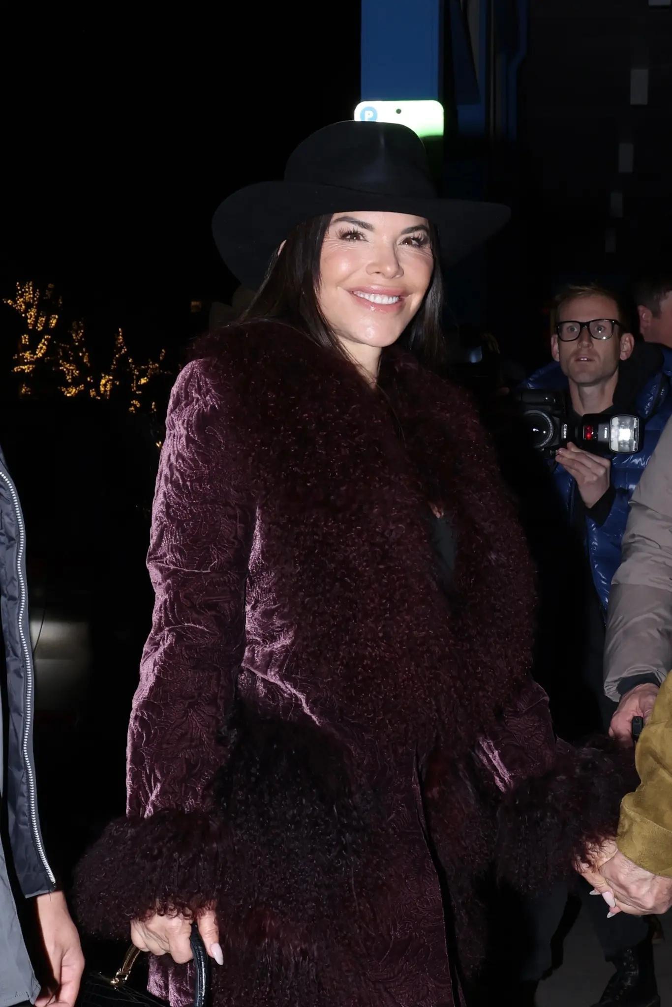 贝佐斯和桑切斯两口子现身Aspen👇 