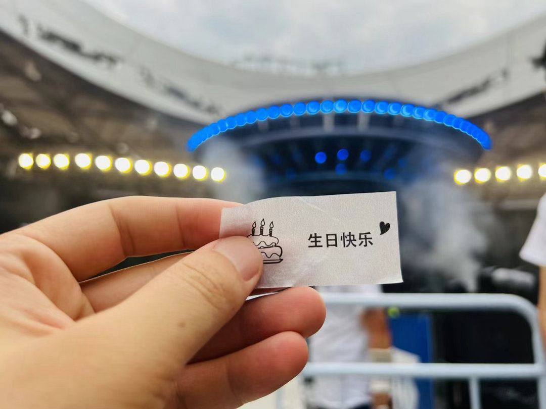 薛之谦薛之谦演唱会生日场彩排照薛之谦鸟巢生日场新歌首唱 已经习惯抢不到生日场，错