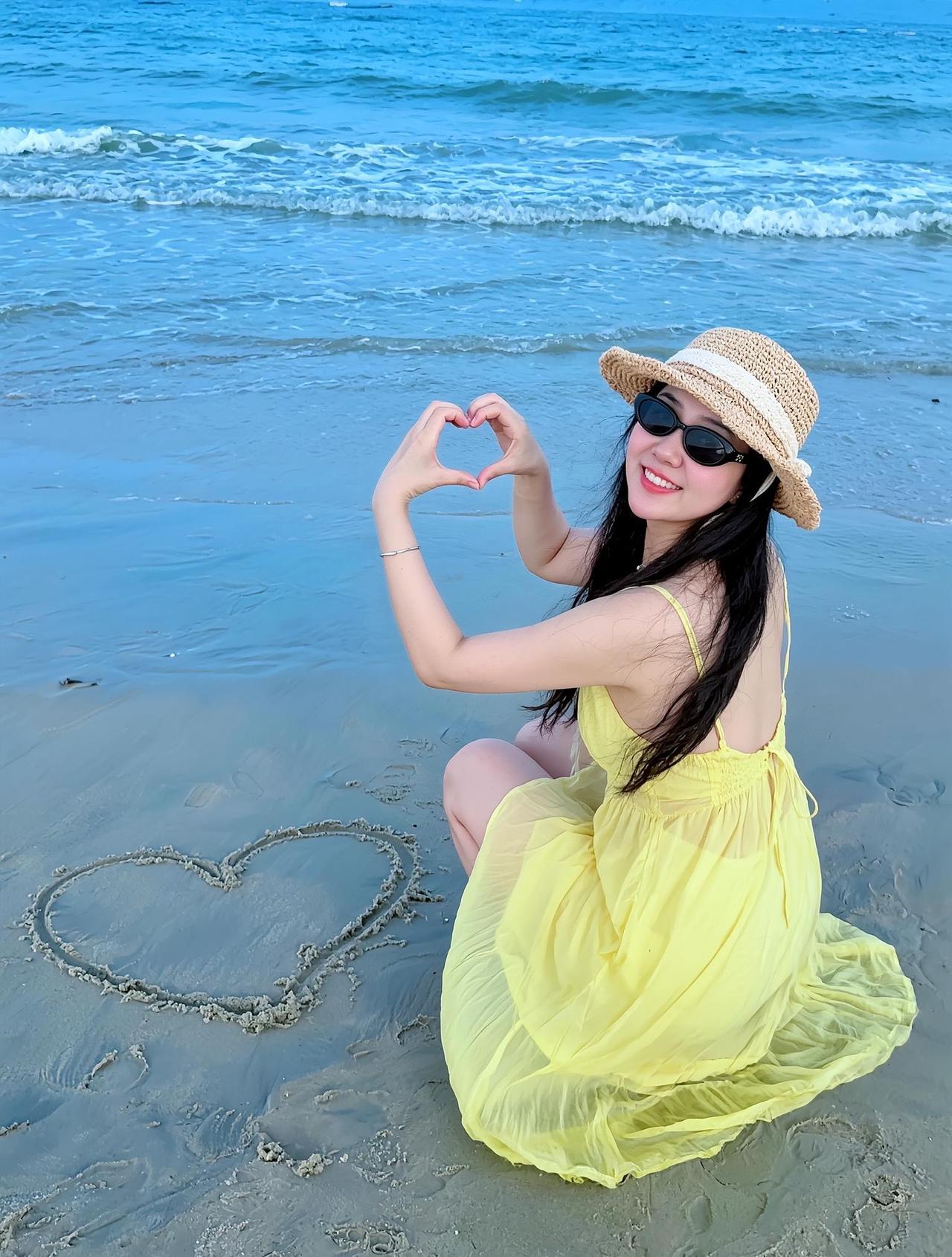 浪漫沙滩女孩 海边拍照