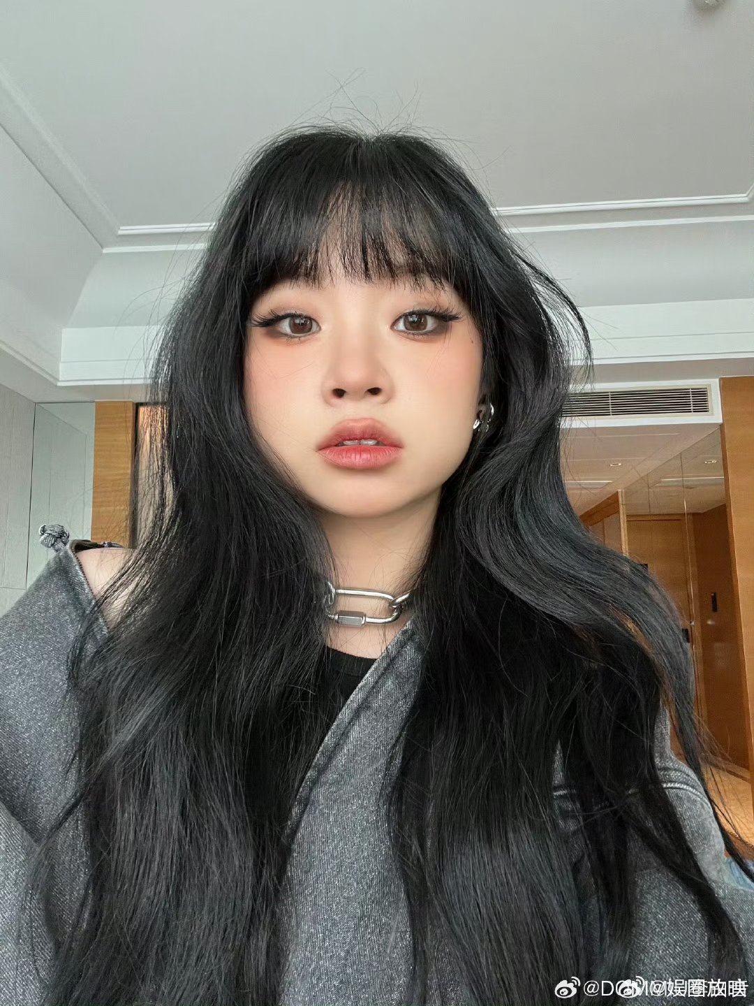 万妮达眼里全是对李由音的欣赏我嘞个豆，万妮达看李由音的眼神比我磕CP还甜！这波