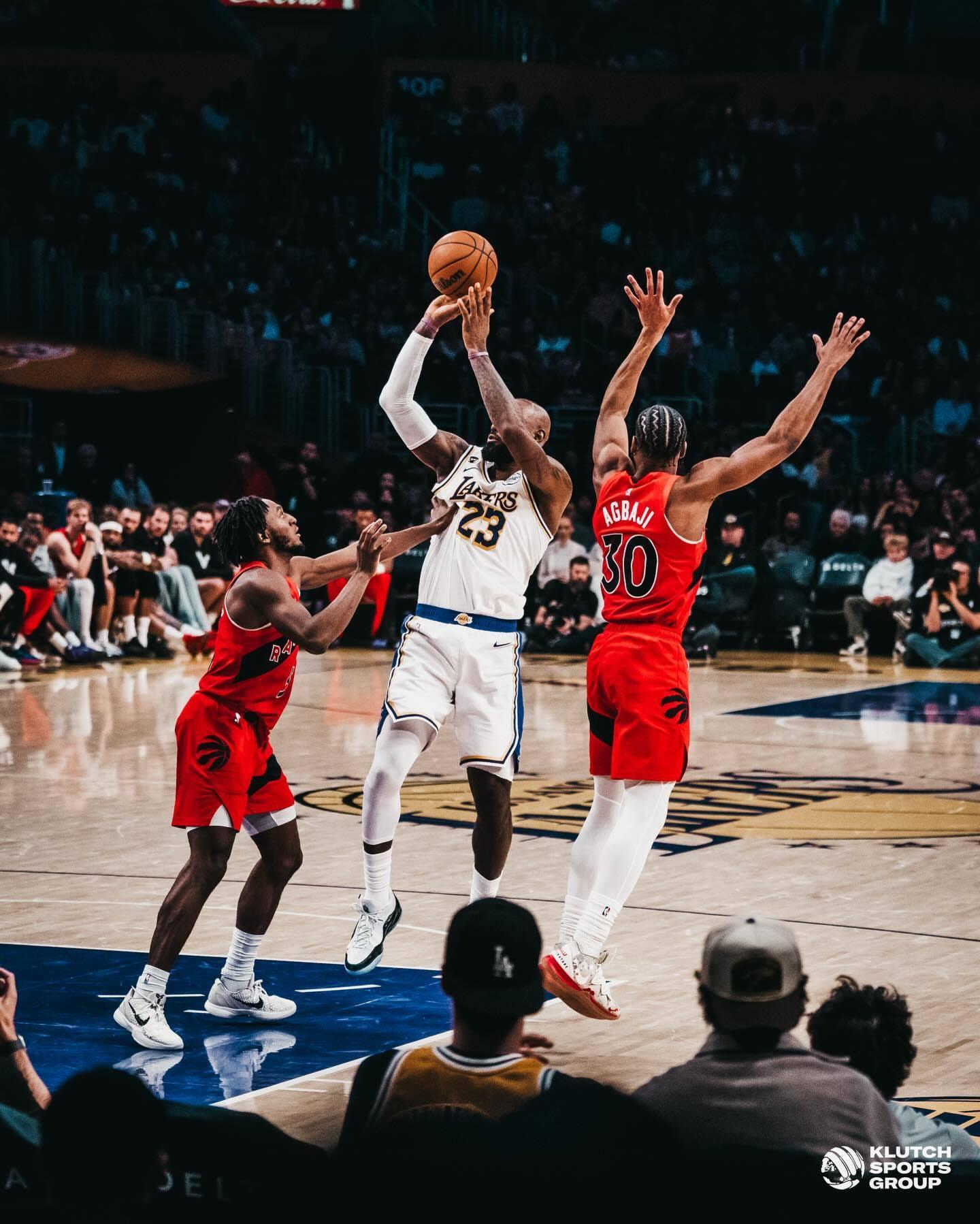 老詹更新ins ：“永远以至高无上的尊严、正直、爱意，尤其是敬意来尊崇您！谢谢你