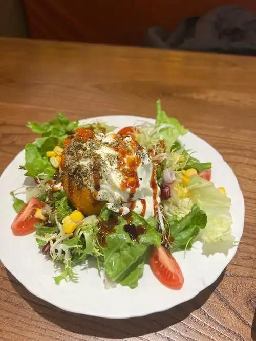 你以为在吃零食，其实是在啃饭。小心这些“健康”食物，热量高得吓人。

鸡爪啃两下