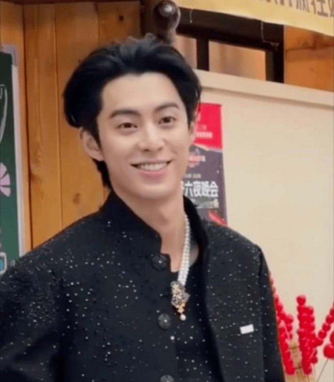 疑似王鹤棣退出将门毒后网传王鹤棣疑似退出《将门毒后》，此前因番位争议及角色适配度