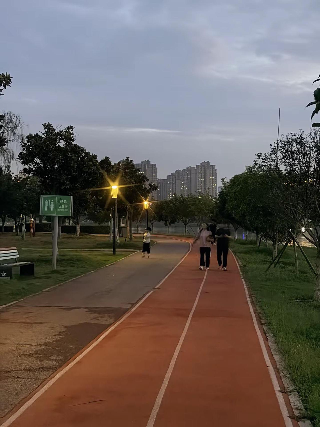 苹果18Pro原相机自拍和星芒模式体验有些东西你总感觉没有任何改变但只有体验过你