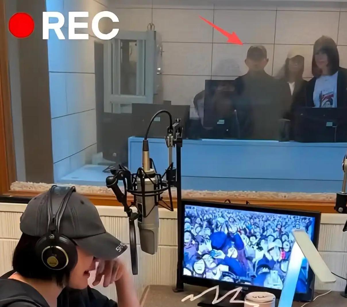 小S录制101倒计时宣传片，作陪的居然是具俊晔，不过最聪明的还是贾永婕。
大S已