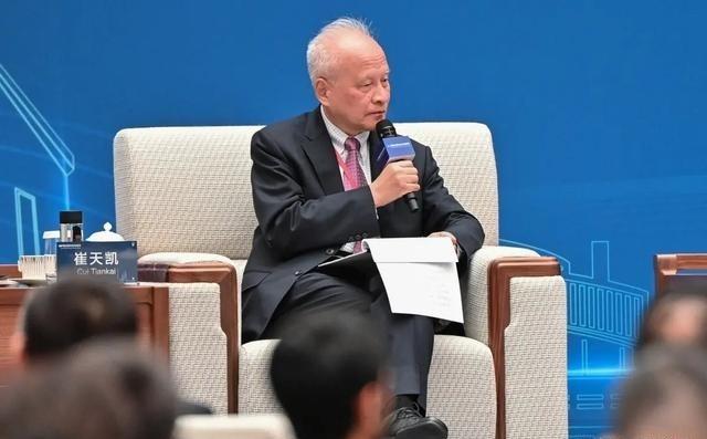 中国不接美国甩出的所谓“中美G2”这张牌。中国前驻美大使崔天凯说：世界不能、也不