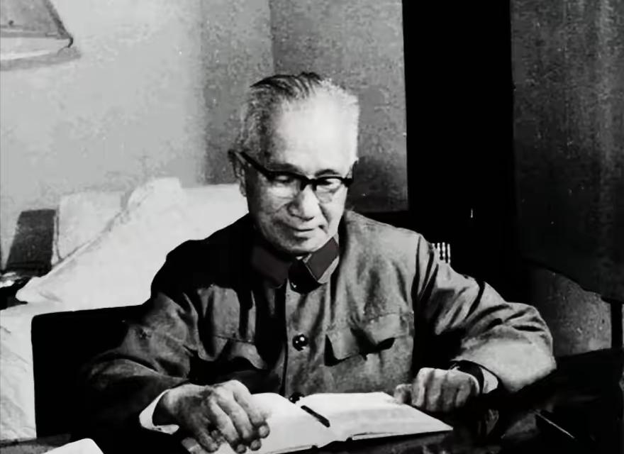 1977年，粟裕正在家中休息，警卫员报告：“有个江西来的老同志，叫陈兴发，说要见