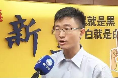 台北市议员侯汉庭在新书发布会上的怒吼，算是彻底撕开了民进党最后的遮羞布：“如果还