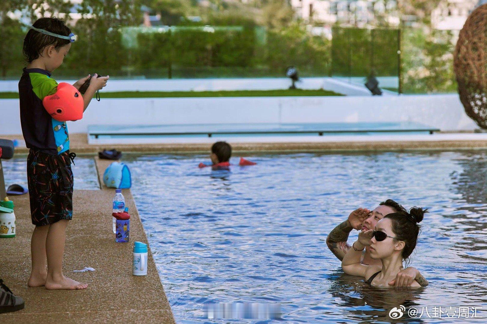 GAI晒泰国度假照GAI与家人好友泰国度假GAI晒泰国度假照🈶，太幸福了！ 