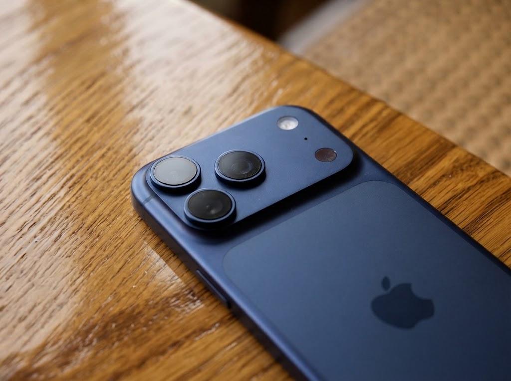 iPhone 18 Pro发布后不久就被一些用户吐槽容易掉漆，甚至有的机身都变形