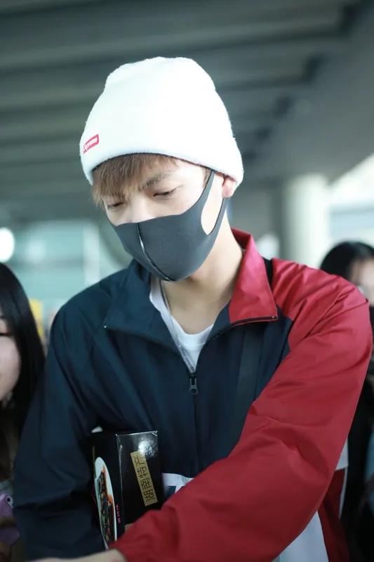 就怕流氓有文化

越来越有意思了

想过被雪藏的练习生会颓废，

也想过被全网黑