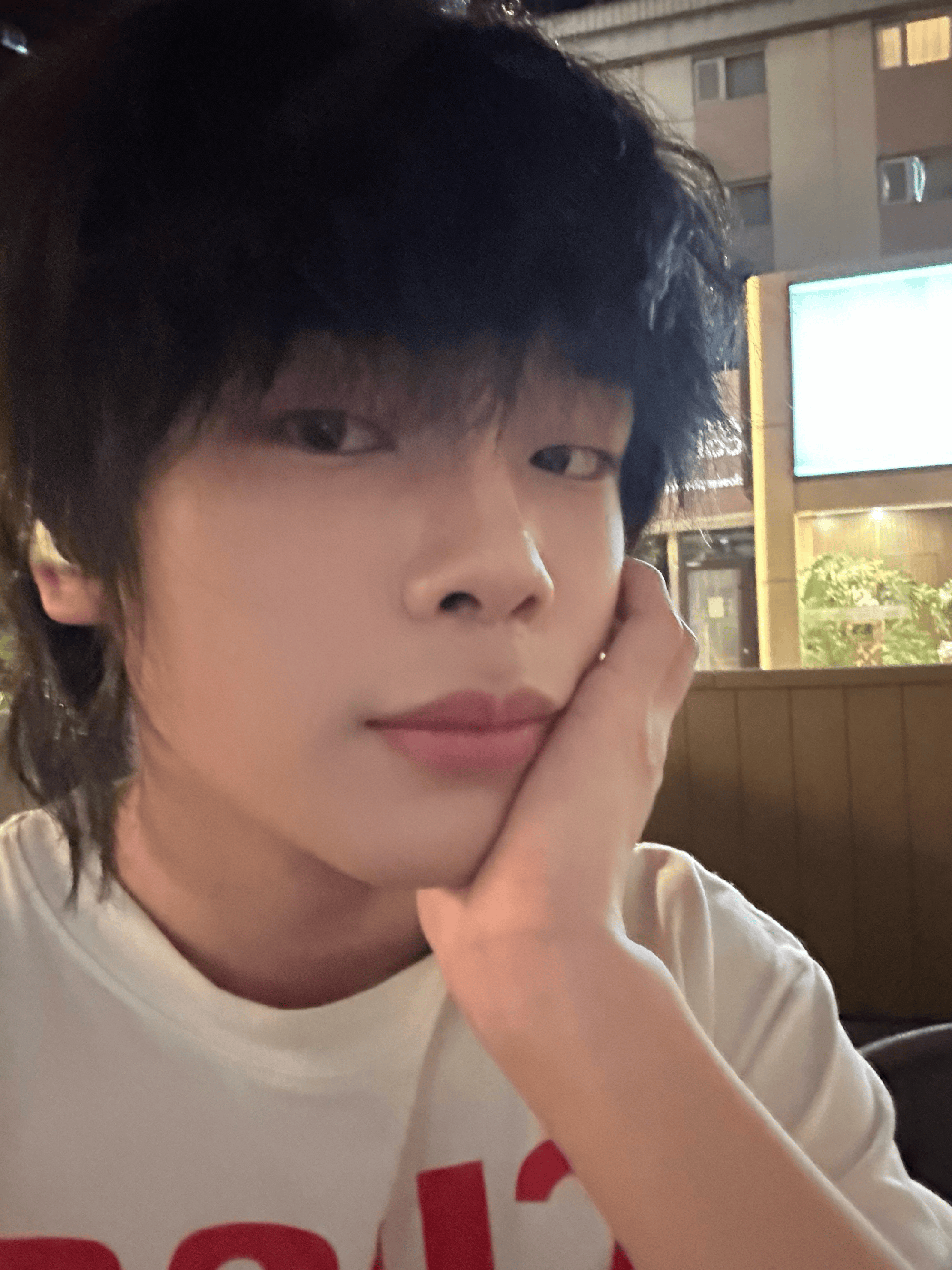 晋级挑杯决赛，钟意晒自拍并配文：北京忧郁之最